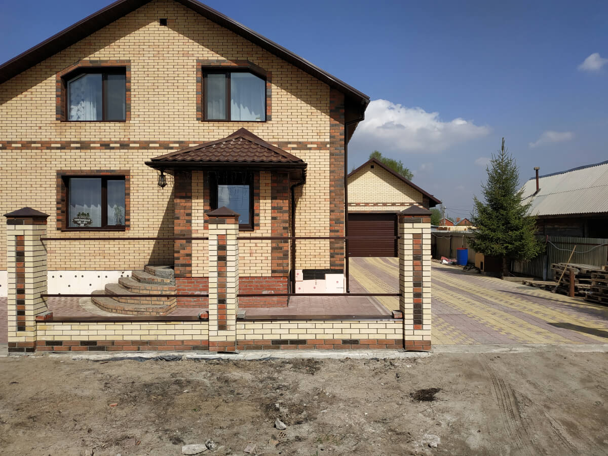 Колпак на столб полимерпесчаный красный 440х440х160